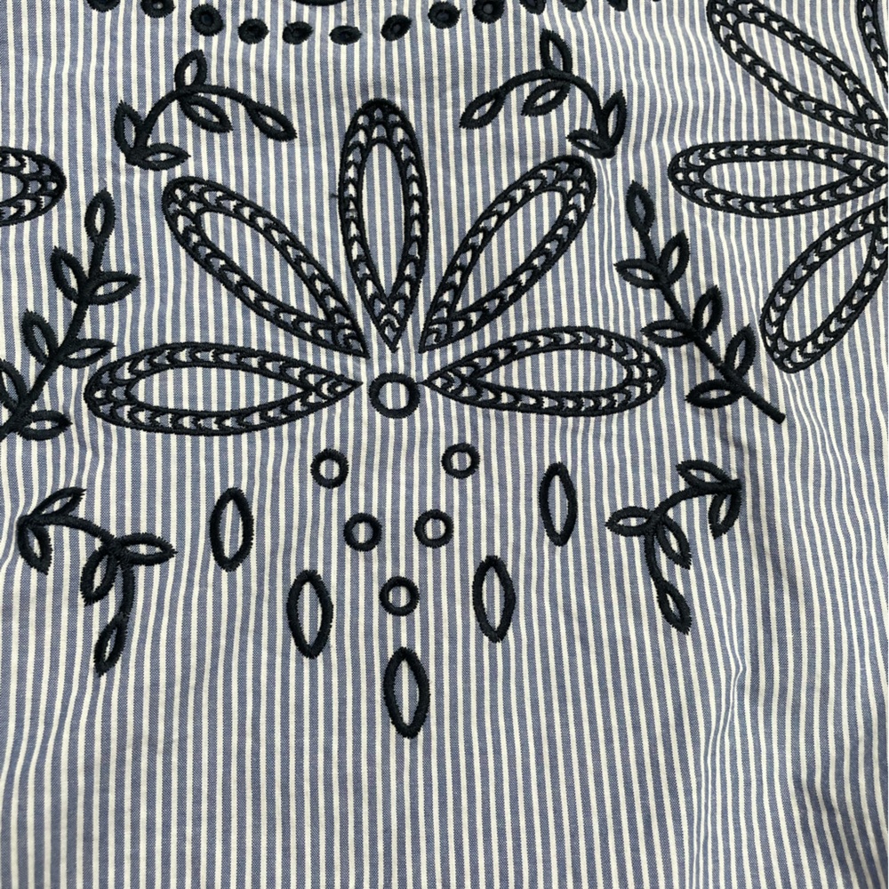 Talbots top pinstriped embroidered woman’s S Petite - Picture 5 of 6